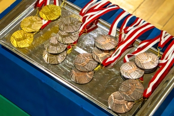 Mikołajki - Turniej Dwójek Siatkarskich - dekoracja (4)